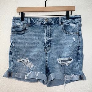 American Eagle AE Light Wash Denim Distressed Curvy Mom Short size 12